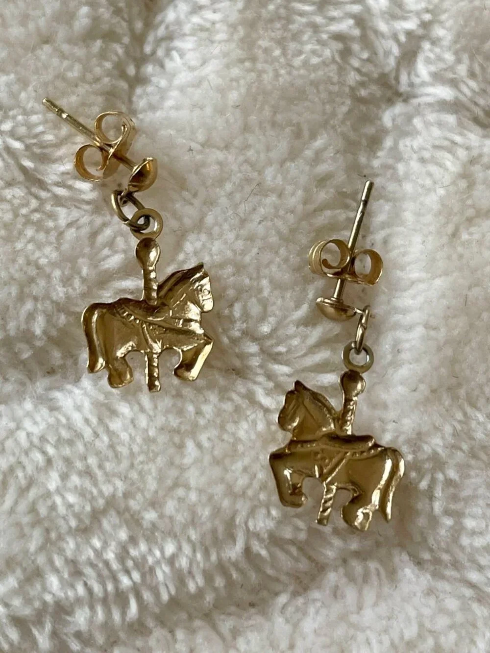 14k gold children's dangle carousel horse earrings